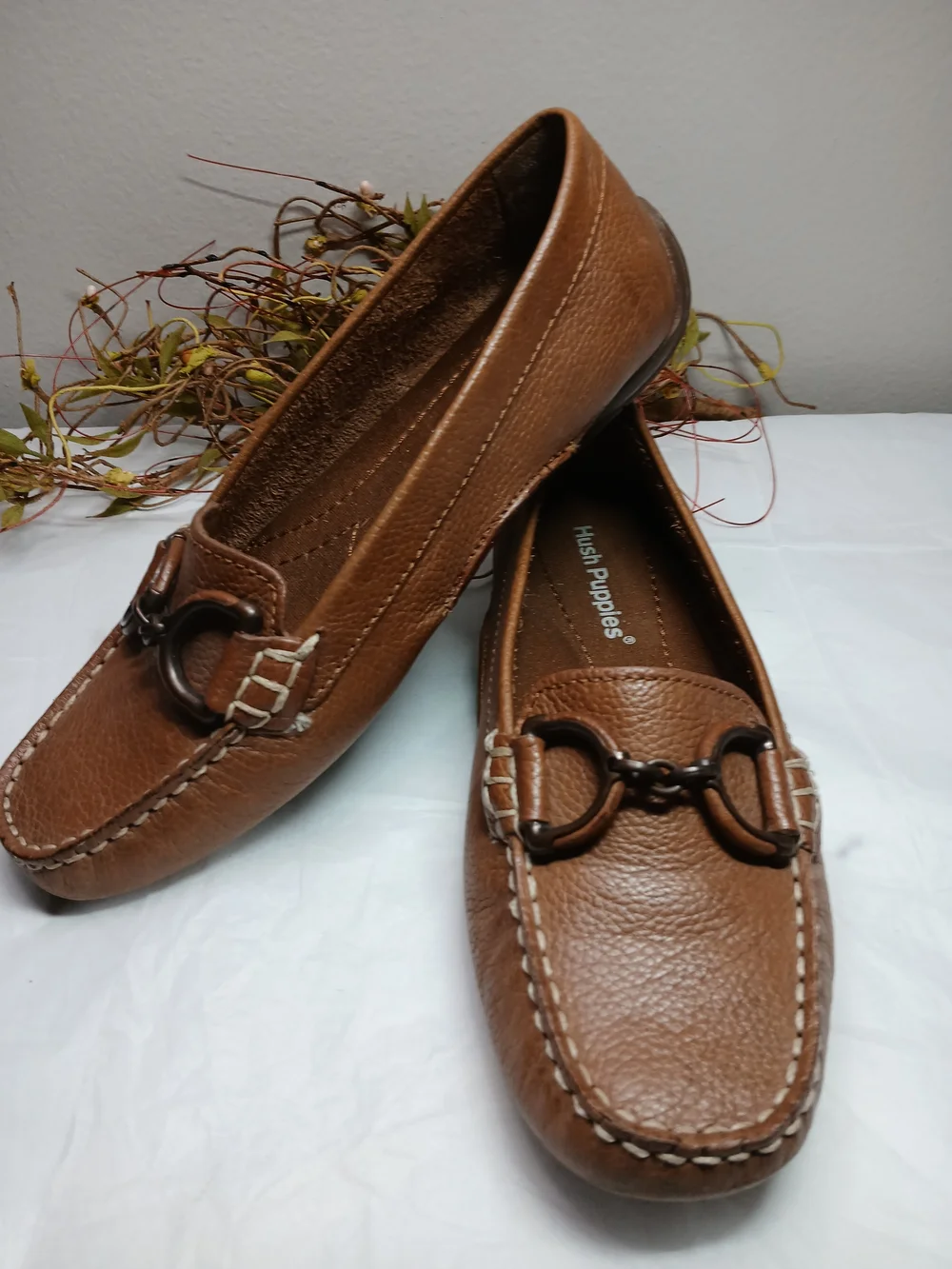 Hush Puppies Women's Brown Leather Bit-Accent Loafers *Scuffing Under Front*